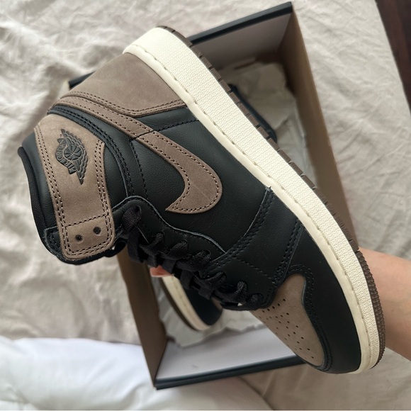 Retro Air Jordan 1 Palomino - Picture 9 of 9